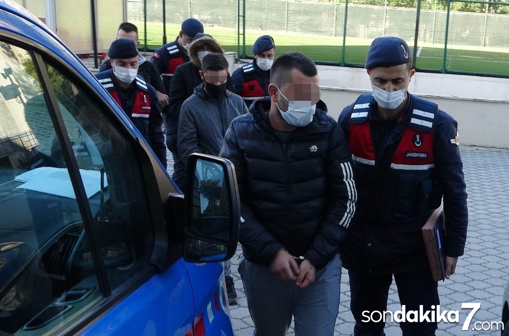 Çuvallar içinde 9 kilo esrarla yakalandılar