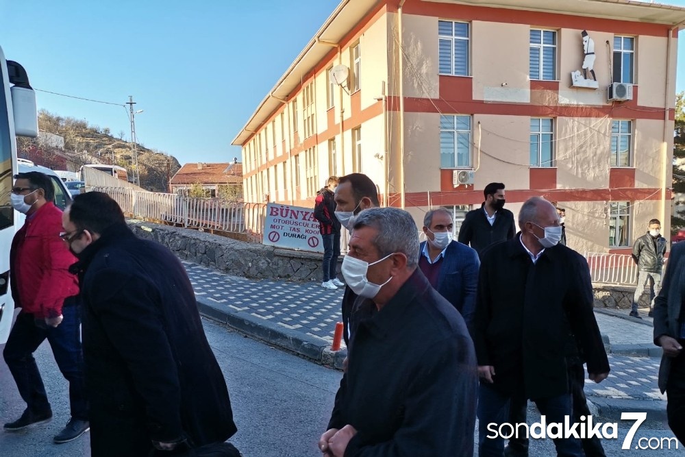 CHP’liler tarafından mahkemeye verilen şehit babasının yargılandığı dava ertelendi