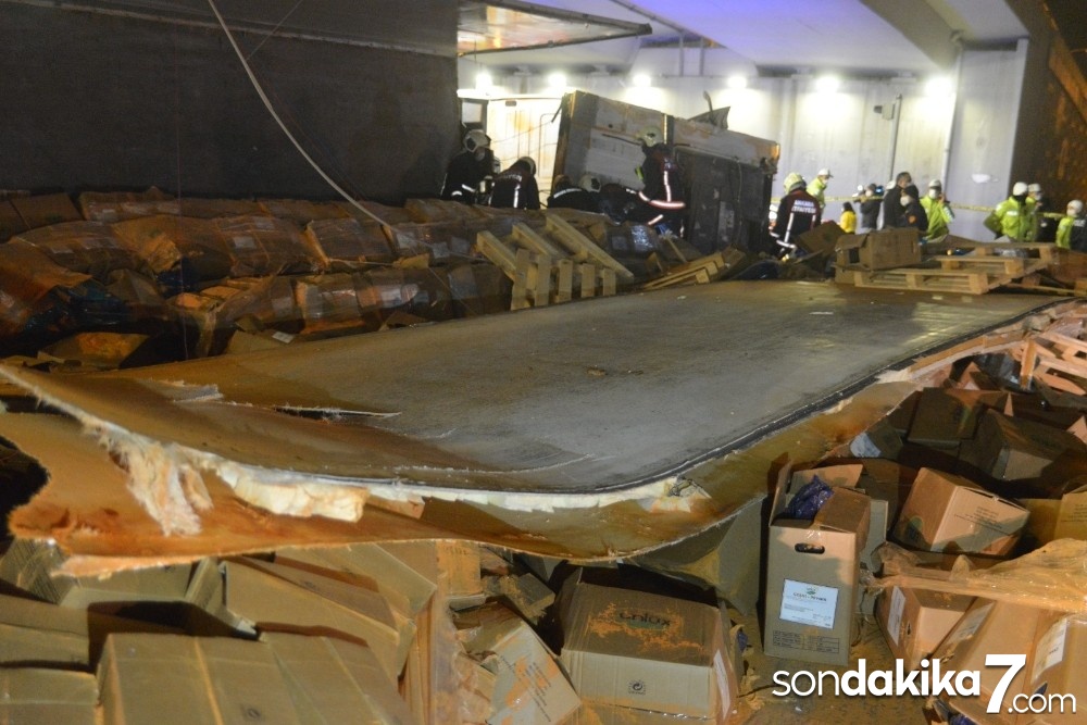 Başkent’te freni boşalan TIR devrildi: 1 ölü