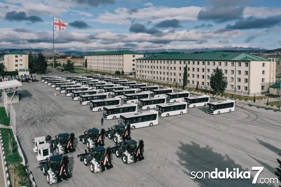 12 iş makinesi ve 35 adet otobüs Gürcistan Savunma Bakanlığına teslim edildi