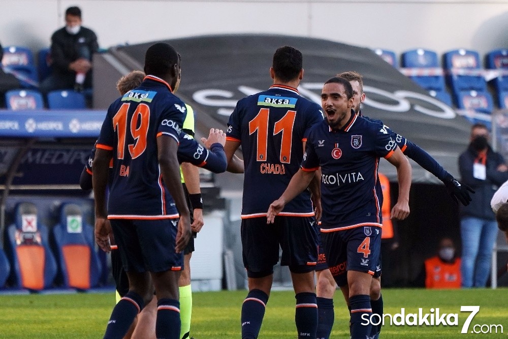 Süper Lig: Medipol Başakşehir: 2 - Denizlispor: 0 (İlk yarı)