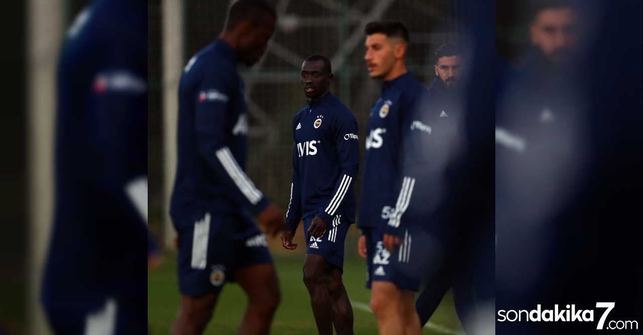 Fenerbahçe, Beşiktaş derbisi için kampa girdi