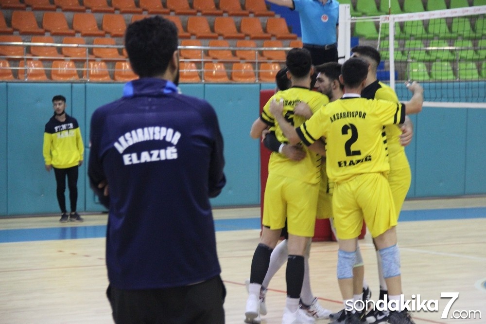 Voleybol 2. Lig: Elazığ Aksaray Gençlik: 0 - Seyhan Belediye: 3