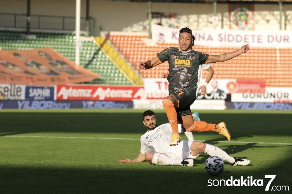 Süper Lig: Aytemiz Alanyaspor: 1 - İ.H. Konyaspor: 0 (İlk yarı)