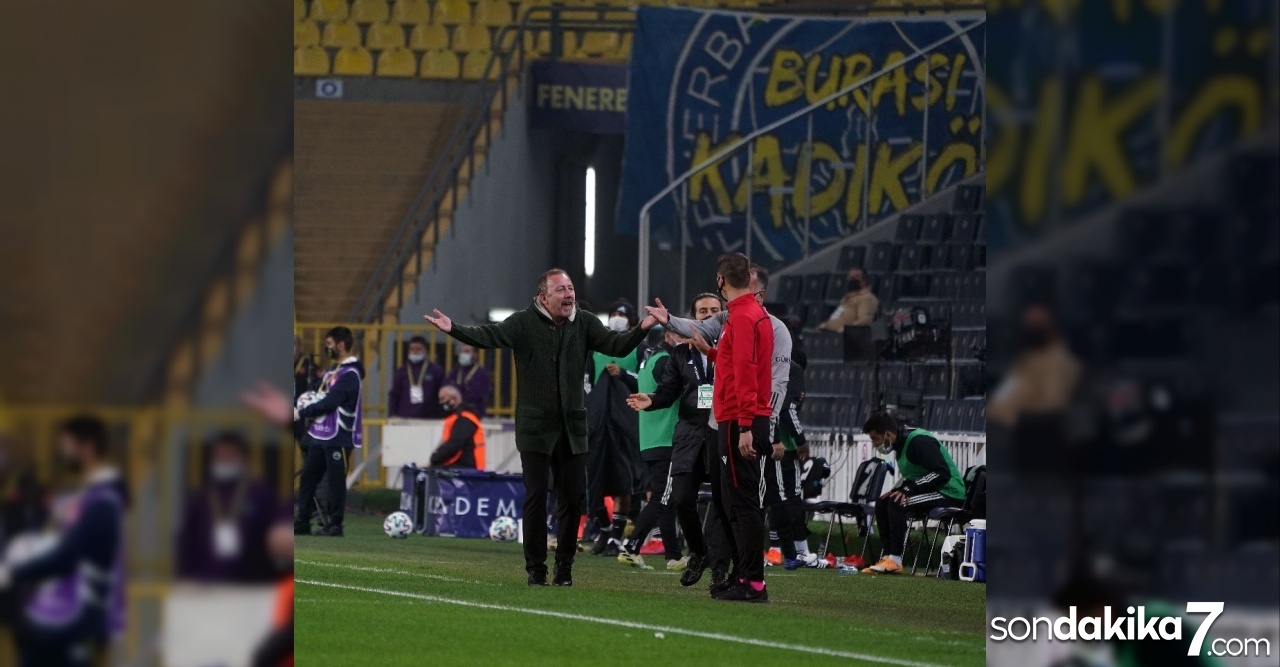 Süper Lig: Fenerbahçe: 1 - Beşiktaş: 2 (İlk yarı)