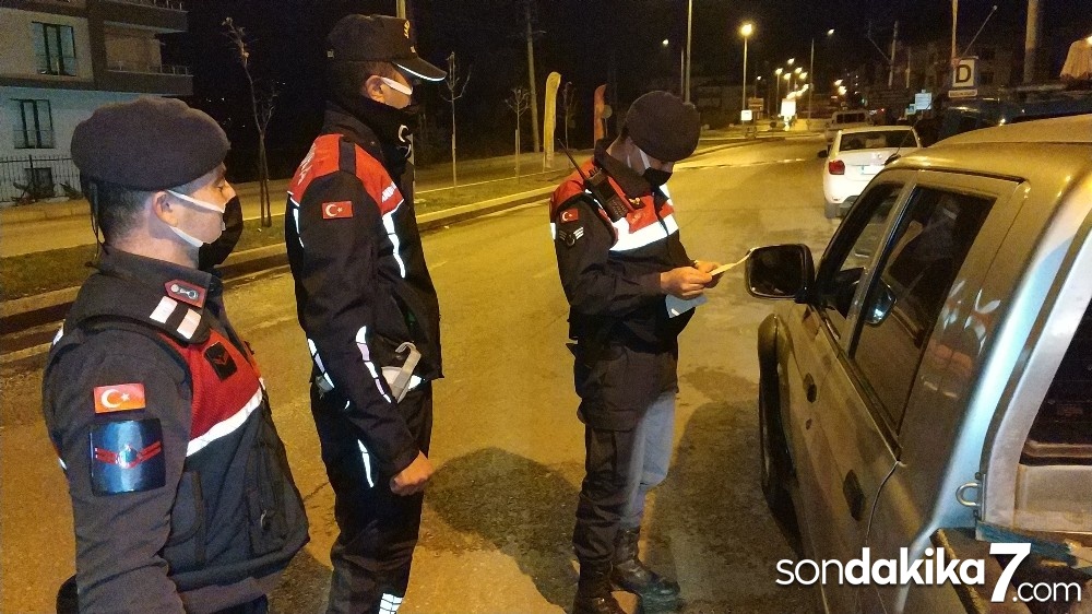İlkadım Jandarmadan sokağa çıkma yasağı denetimi