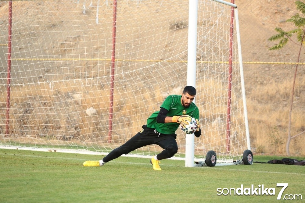 Yeni Malatyaspor’da kaleci Abdulsamed’ten kötü haber