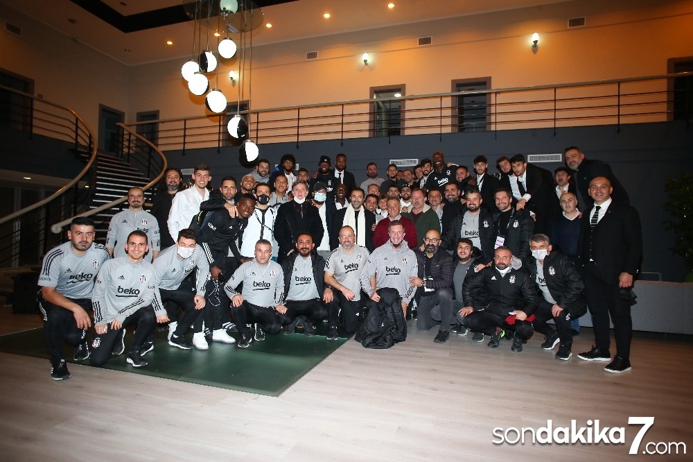 Ahmet Nur Çebi, takımı kutladı