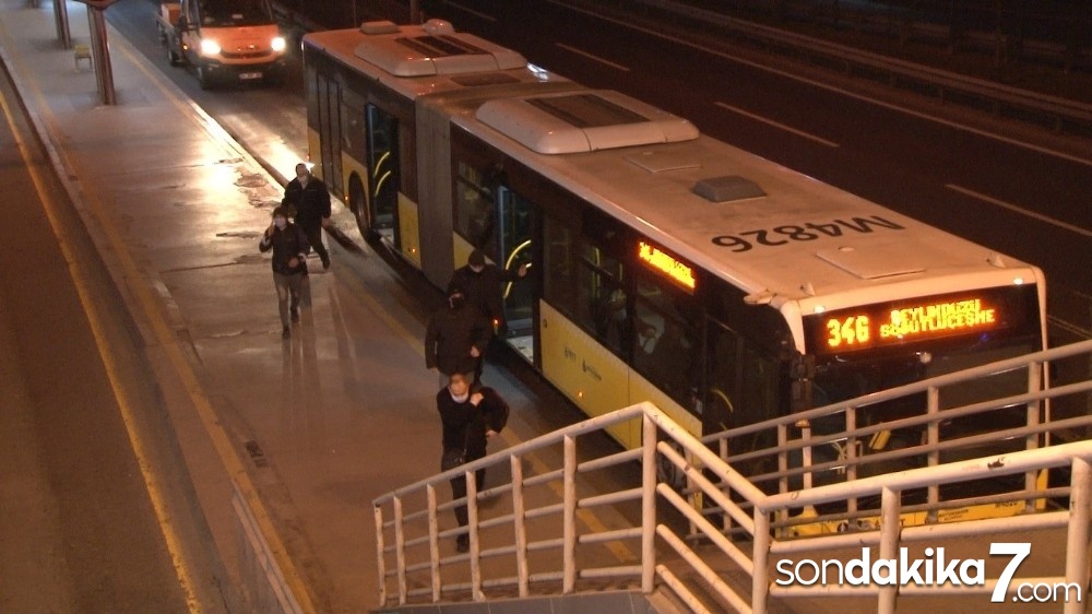 İstanbul’da sokağa çıkma kısıtlamasının sona ermesiyle yollarda hareketlilik başladı