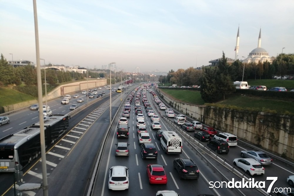 Kısıtlama sonrası 15 Temmuz Şehitler Köprüsü’nde trafik yoğunluğu