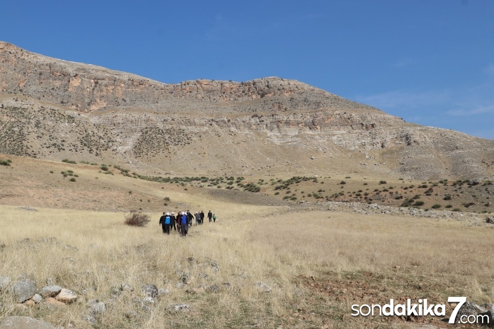 Siirt’te 3 bin 500 yıllık tarihi Akabe yolunda doğa yürüyüşü yapıldı
