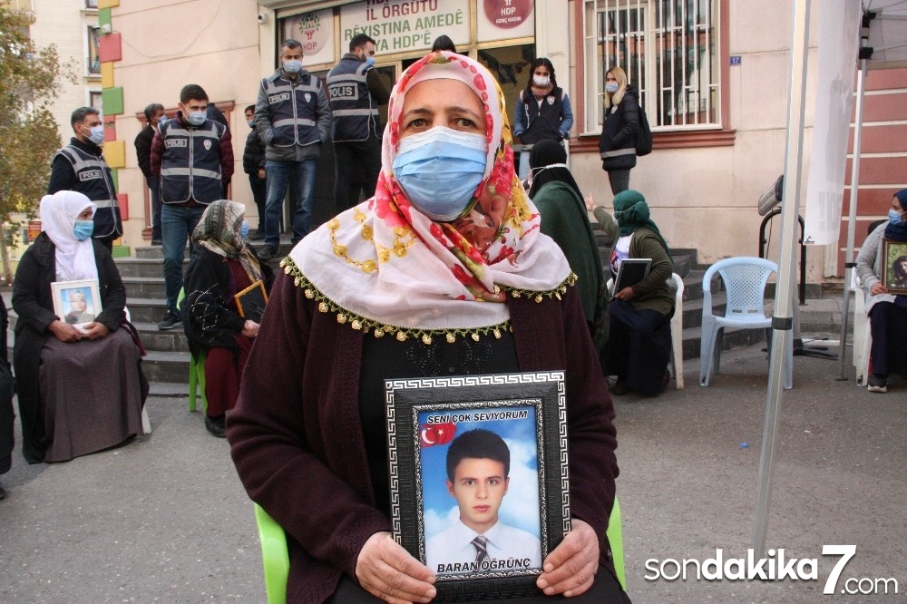Evlat nöbetindeki ailelerden HDP’lilere tepki: "Çocukları PKK’ya sattılar, lüks arabalara biniyorlar"