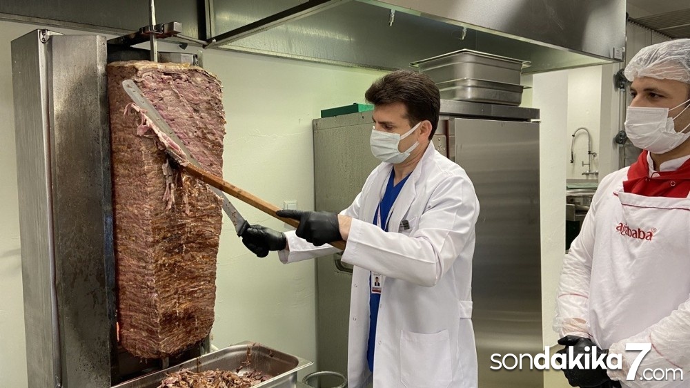 Pandemi hastanesinin sağlık kahramanlarına iyileşen Covid hastasından döner ikramı