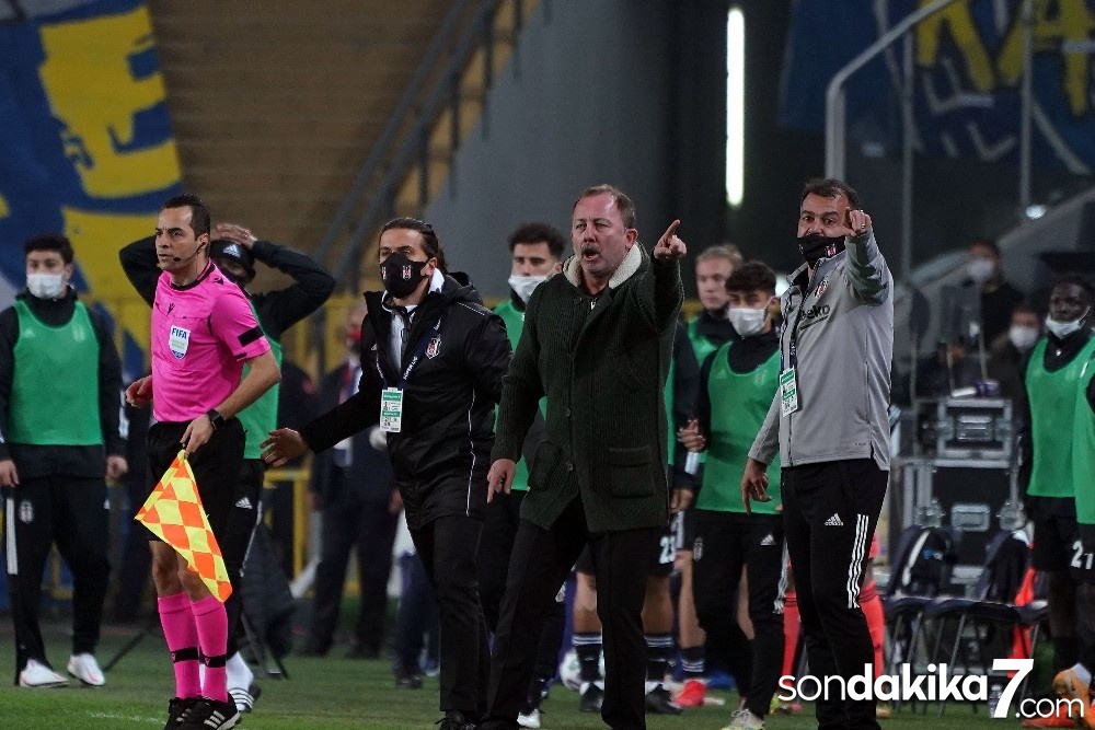 Fenerbahçe 4 gol yediği son 2 maçı da Sergen Yalçın’a karşı oynadı