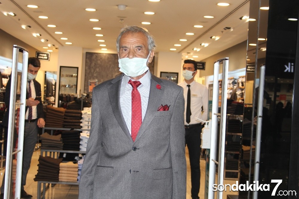 Isparta’da 66 yaşındaki adam hayatında ilk kez takım elbise giydi