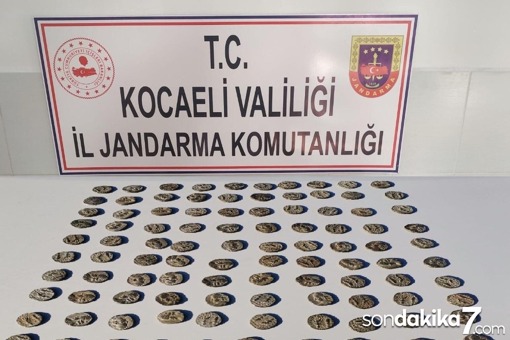 Kocaeli’de 100 tarihi sikke ile yakalanan 7 kişi gözaltına alındı