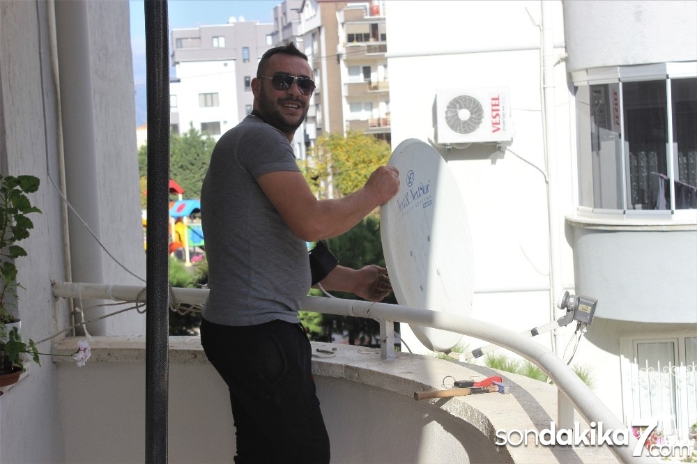 (Özel) Soğuk havada onu göreni üşüme tutuyor