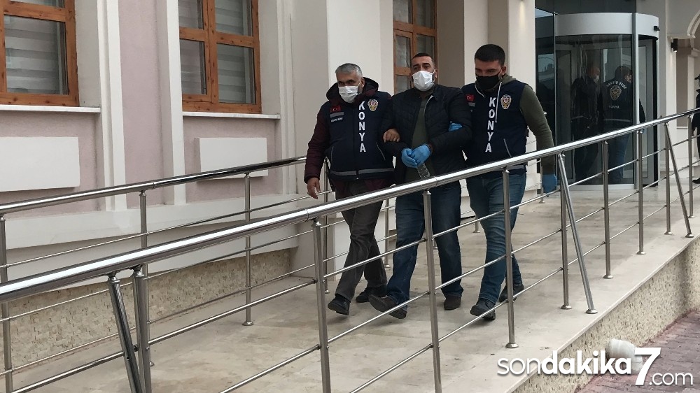 Silahlı çatışmada üvey babasının arkadaşını öldürdü