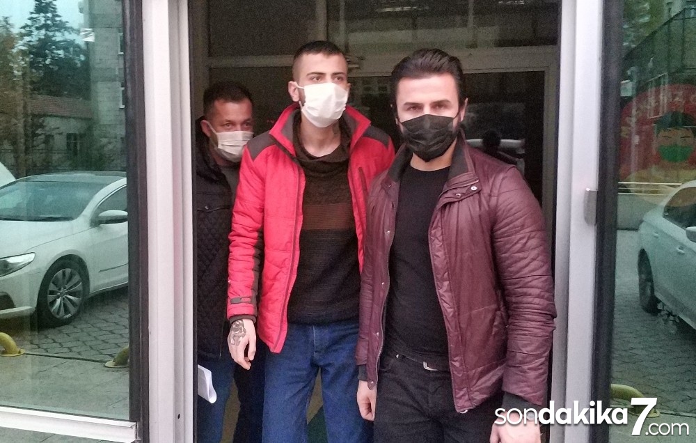 Kendisini silahla vuranı bıçakladı