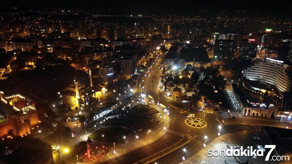 Yeni kısıtlamanın ilk gününde Kayseri’de sokaklar boş kaldı