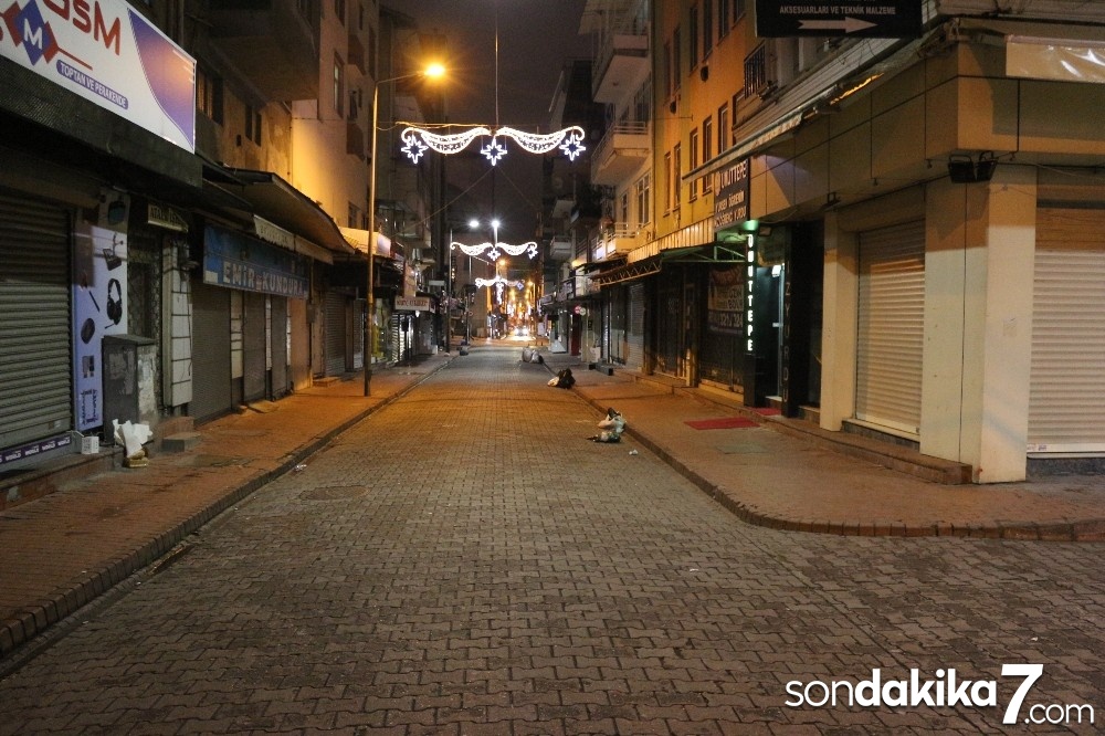 Kocaeli caddeleri sessizliğe büründü