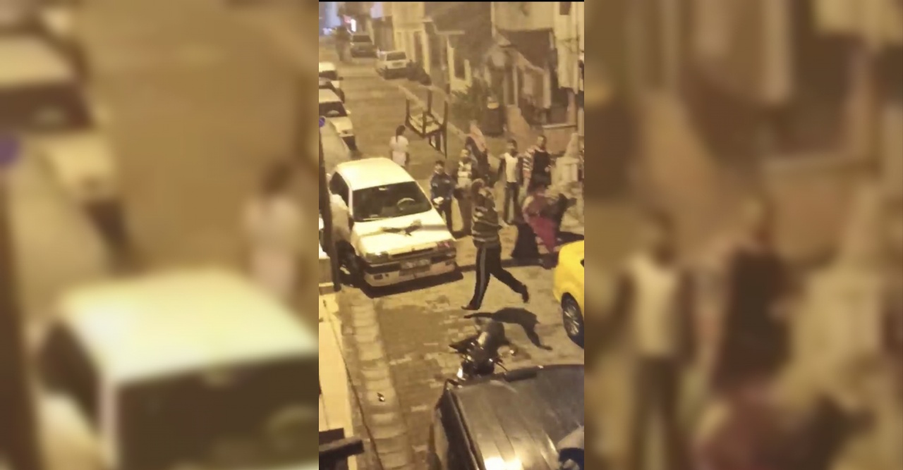 Sandalyeli ve kovalı “çocuğumu dövdün” kavgası