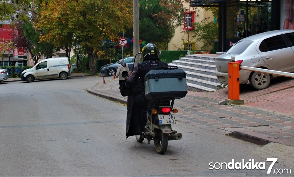 Siparişlere yetişmeye çalışan restoranlar motorlu kurye bulmakta güçlük çekiyor