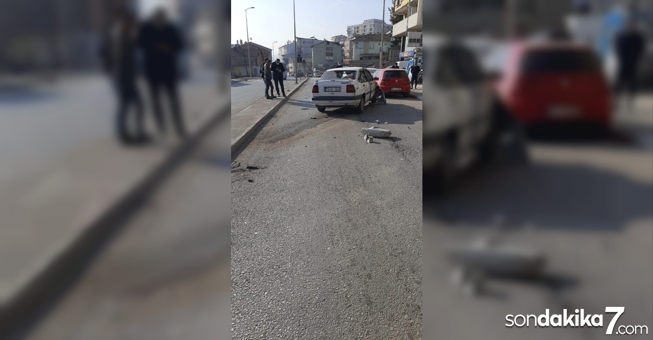 Önce karşı şeride geçti, sonra elektrik direğine çarptı