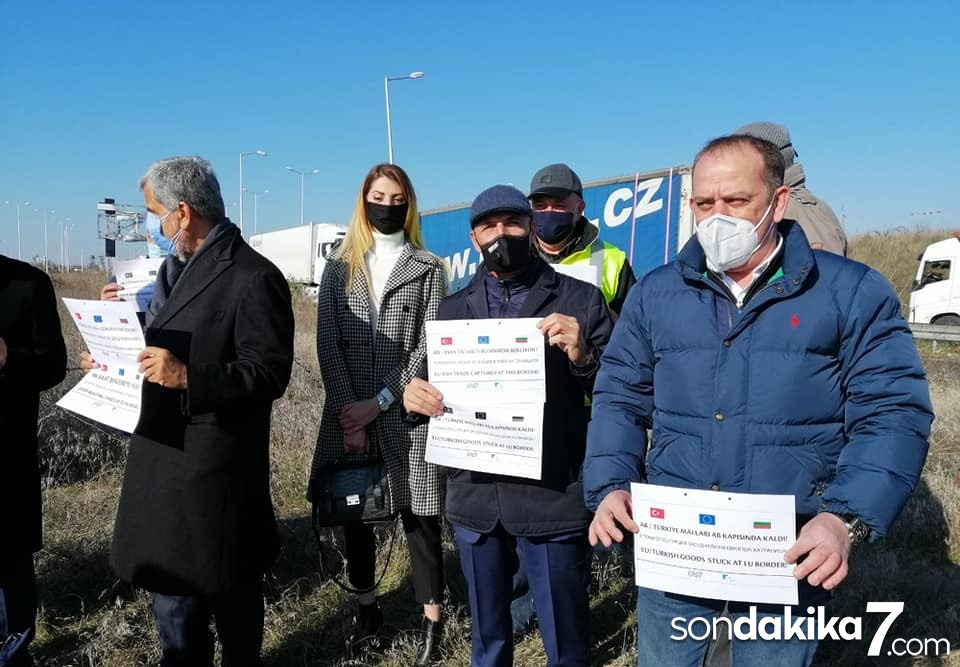 Bulgaristan’da nakliyecilerden uzun süren işlemlere karşı protesto
