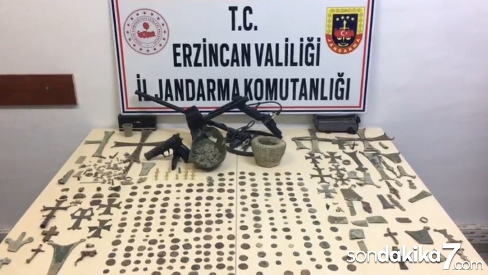Erzincan’da Roma ve Bizans dönemine ait 351 adet sikke ile 166 adet tarihi obje ele geçirildi