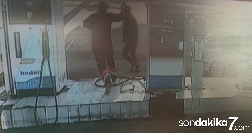 Depremin merkez üssünde panik anları güvenlik kameralarına yansıdı
