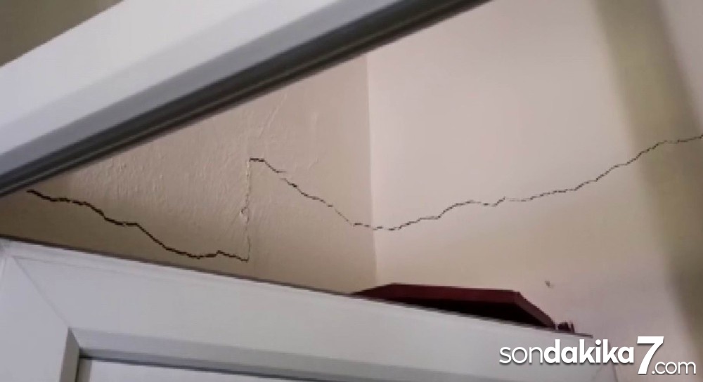 Deprem sonrası oluşan çatlaklıklar tedirgin etti