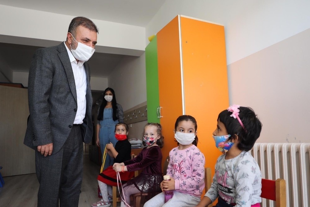 Başkan Ercan, öğrenci ve öğretmenlere yeni eğitim öğretim döneminde başarı diledi