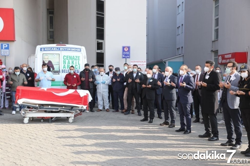 Korona virüse yenik düşen doktor son yolculuğuna uğurlandı