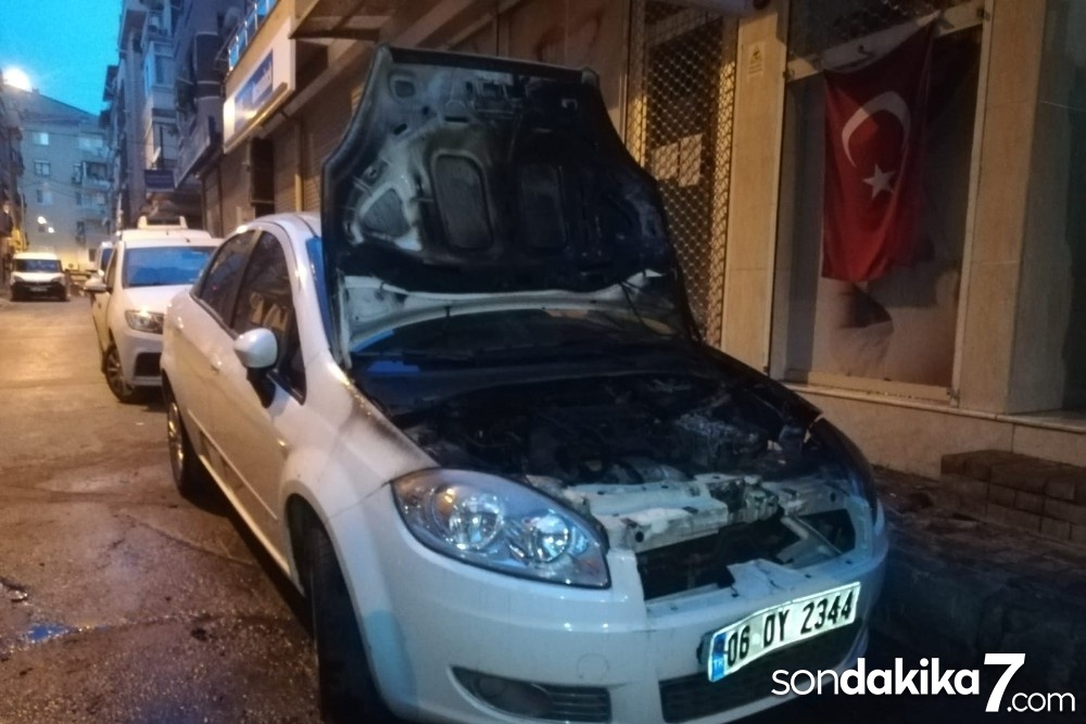 İzmir’de park halindeki araç kundaklandı