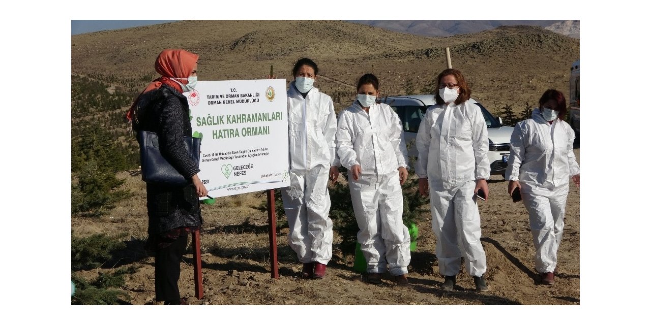 Fedakar Sağlık Kahramanları İçin Hatıra Ormanına Fidan Dikildi