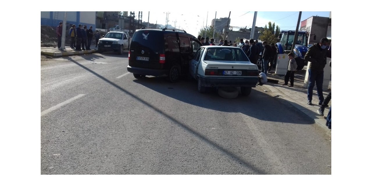 Mardin’de 3 Araç Birbirine Girdi: 1 Yaralı