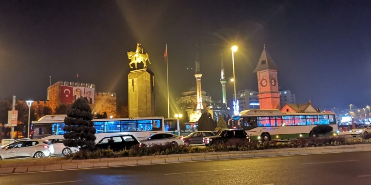 Kısıtlamaya Dakikalar Kala Alışveriş Yoğunluğu