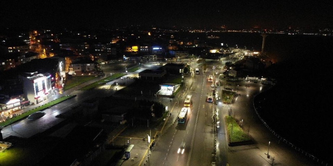 İstanbul’da 56 Saatlik Kısıtlama Başladı: Meydanlar Sessizliğe Büründü