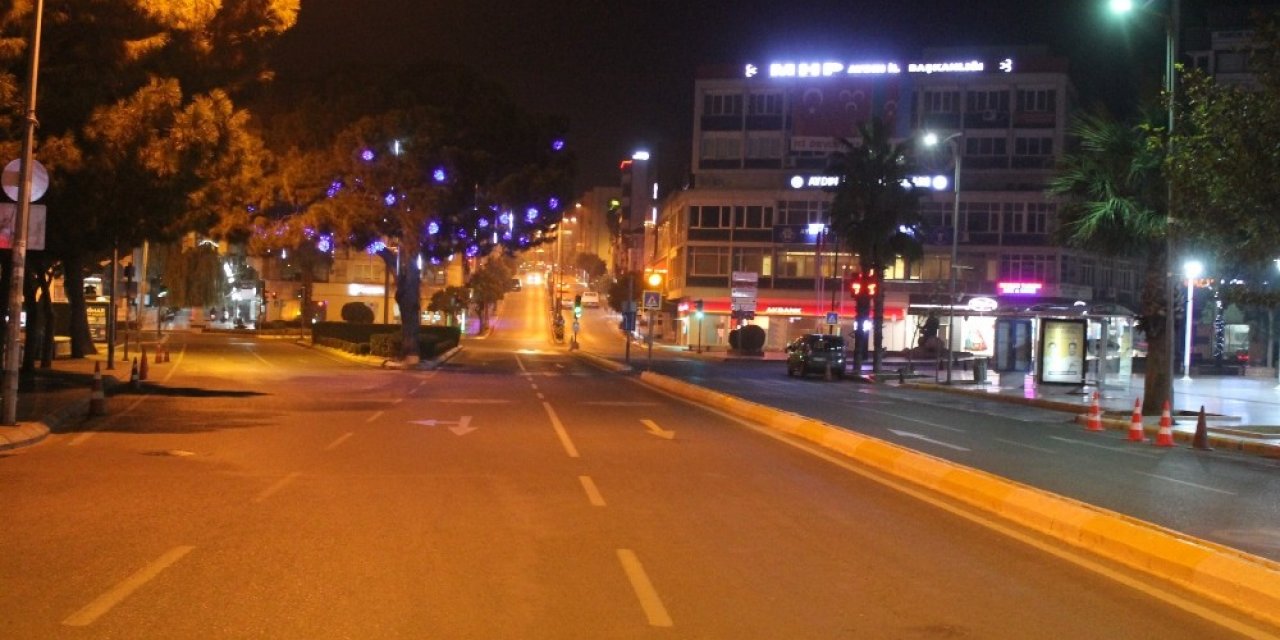 56 Saatlik Yasak Başladı, Aydın Sokakları Boş Kaldı
