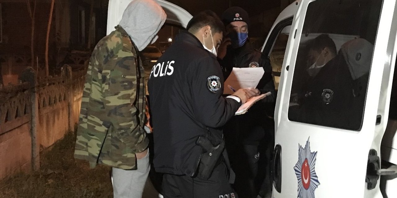 Arkadaşının Ceza Yemesini İzledi, Polis Sokak Başında Onu Da Yakaladı