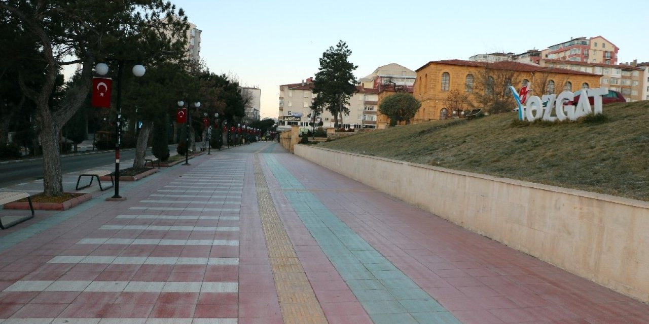 Yozgat’ta Cadde Ve Sokaklar Sessizliğe Büründü