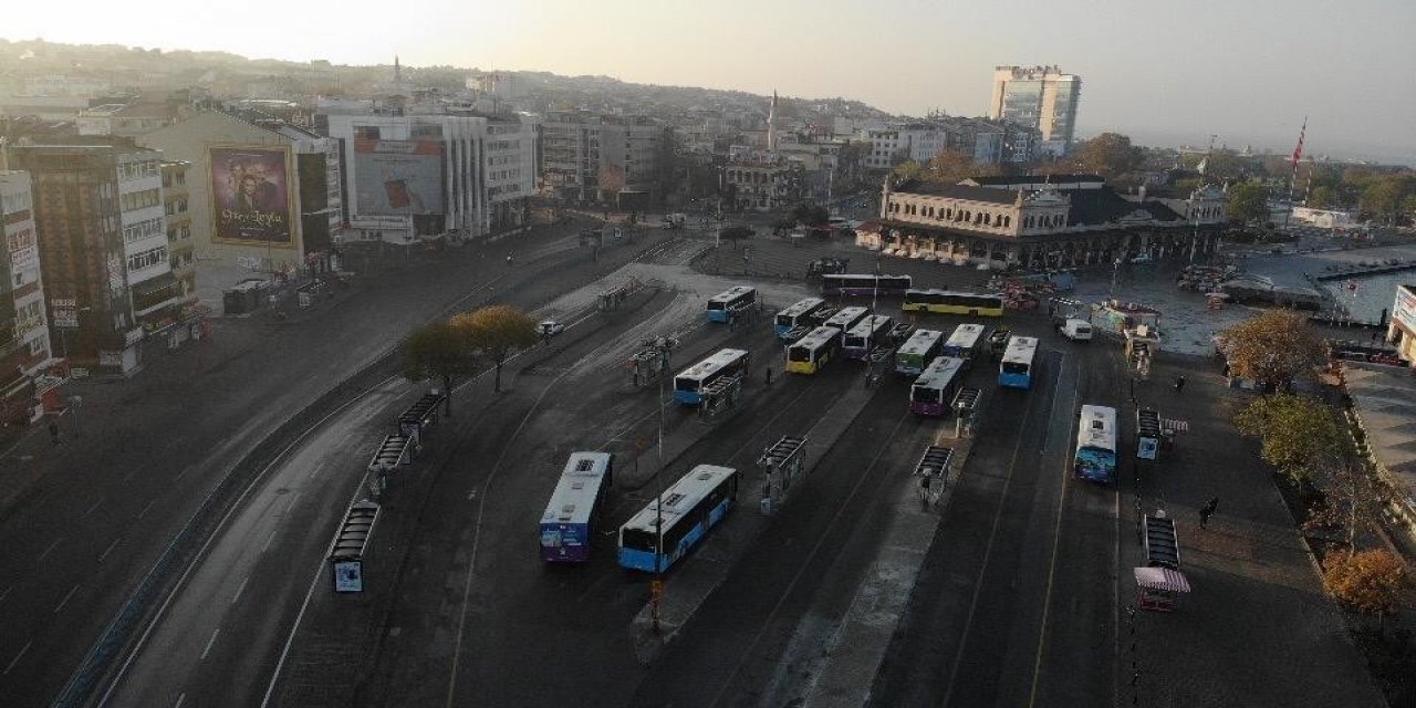Sokak Kısıtlaması Sonrası Sessizliğe Bürünen Kadıköy Ve Üsküdar Meydanı Havadan Görüntülendi