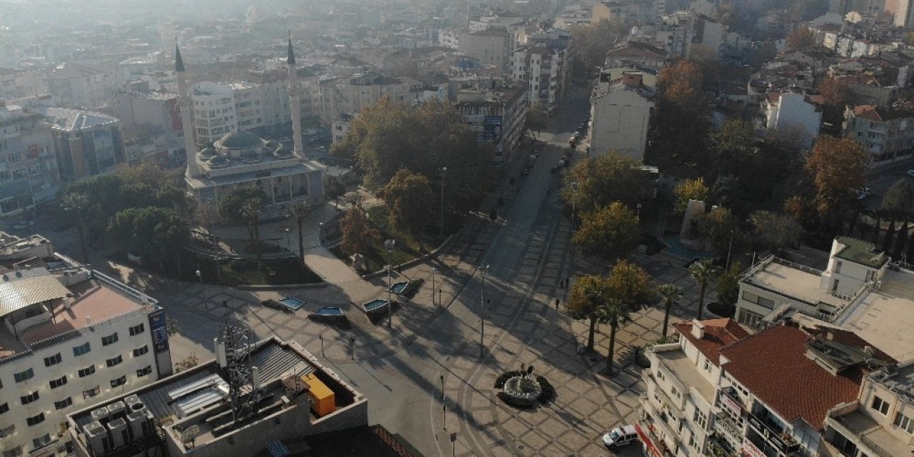 Kalabalıklarıyla Hafızalara Kazınan Meydanlar Boş Kaldı