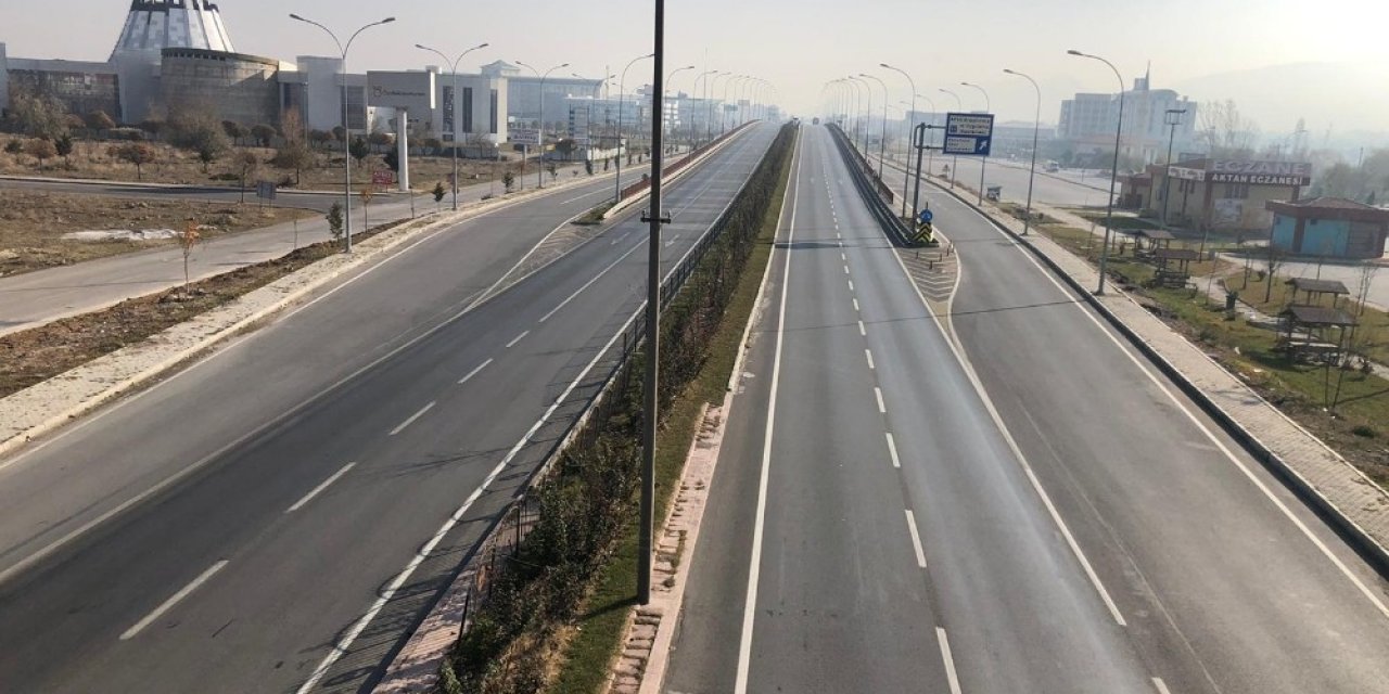 Kısıtlama Sonrası Afyonkarahisar Terk Edilmiş Şehir Görünümüne Büründü