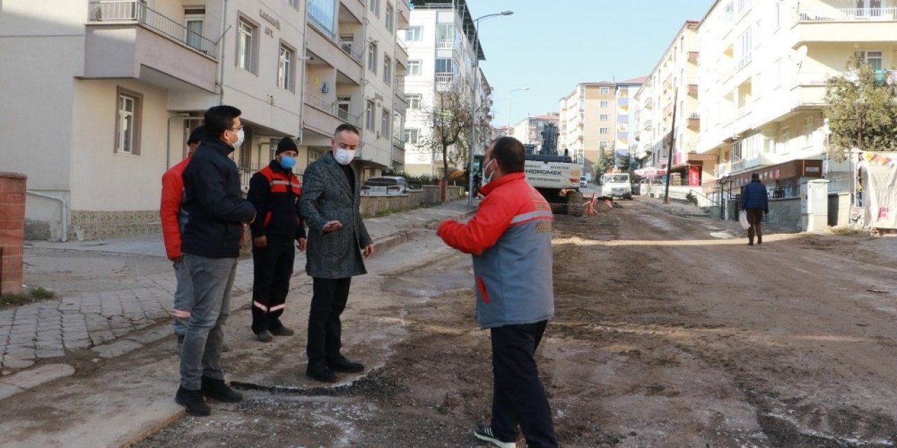 Issız Sokakların Çalışan İşçileri