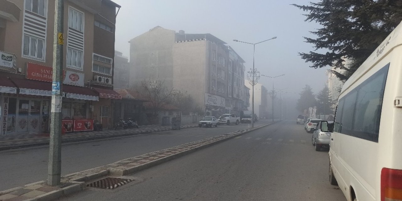Şuhut’ta Sisli Hava Etkili Oldu