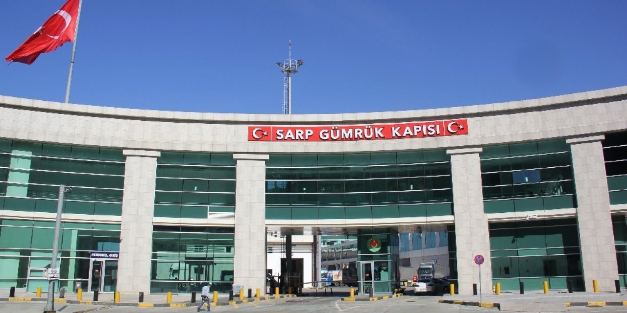 Sarp Sınır Kapısı’ndan Günlük Tır Geçiş Rekoru Kırıldı
