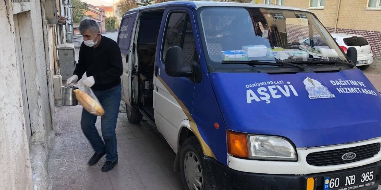 Sıcak Yemekler Evlere Ulaştırıldı