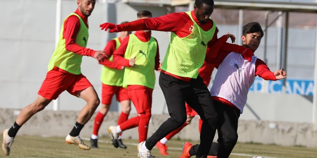 Sivasspor’da Hakan Arslan Çalışmalara Başladı